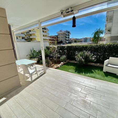 Appartamento Al Mare Con Giardino, Spiaggia E Piscina Alba Adriatica Bagian luar foto