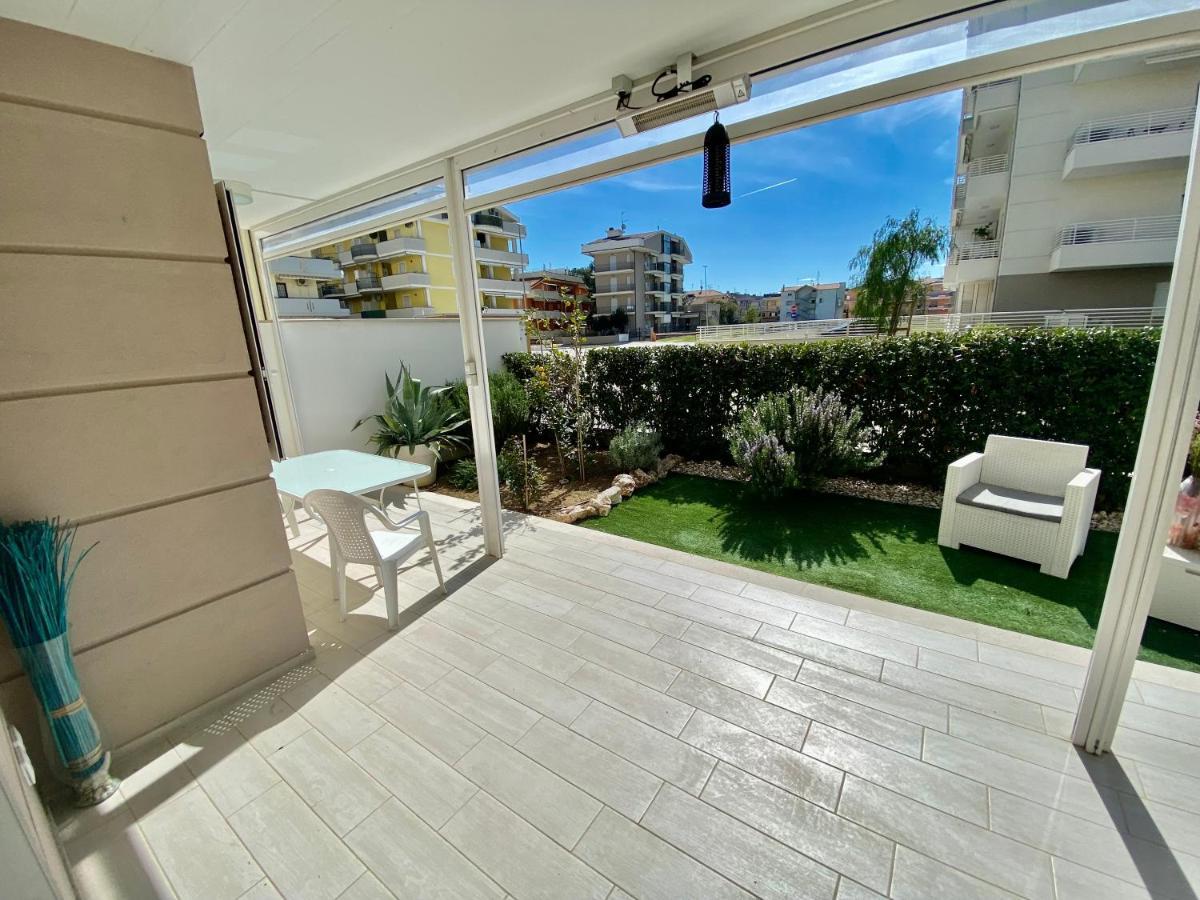 Appartamento Al Mare Con Giardino, Spiaggia E Piscina Alba Adriatica Bagian luar foto