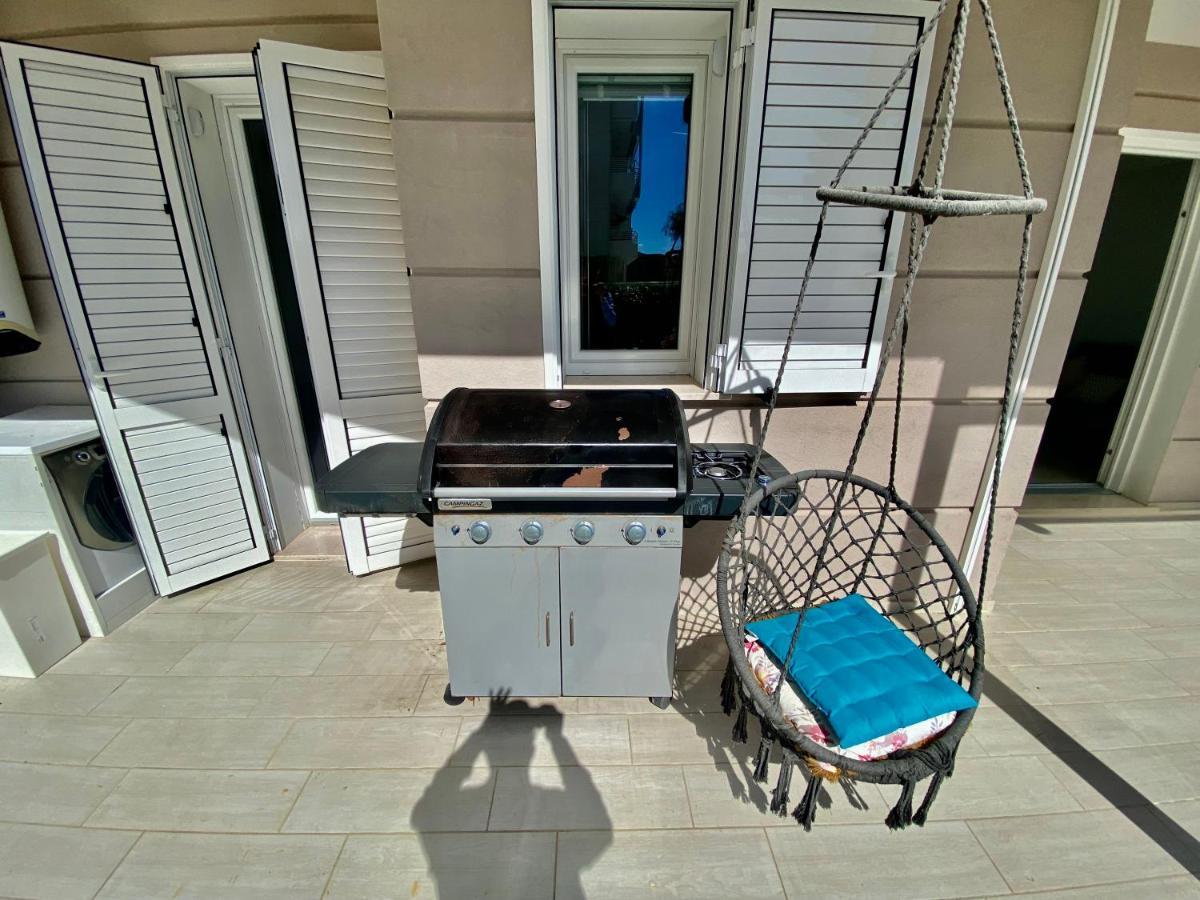 Appartamento Al Mare Con Giardino, Spiaggia E Piscina Alba Adriatica Bagian luar foto